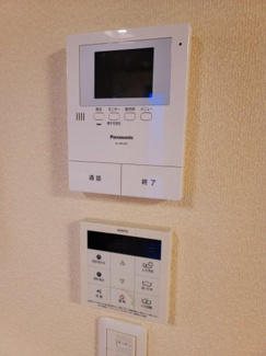 【セキュリティ】 | ファミーユ河瀬駅前 | オートロックでTVインターホンなので安心です！リビングからも追炊き・自動給湯が出来ます。