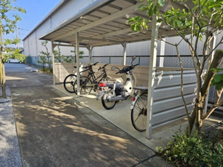 【その他共用部分】 | ファミーユ河瀬駅前 | 屋根付き駐輪場です