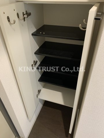 APRILE南森町の玄関|明るい玄関です