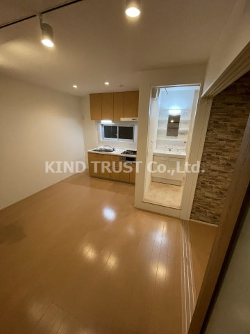 LUXE豊崎の内装|明るい室内です