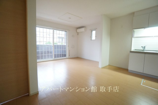 サンシャインビレッジアゼリアＢの居間・リビング