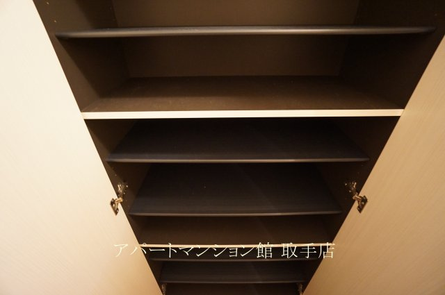 サンシャインビレッジアゼリアＢの収納