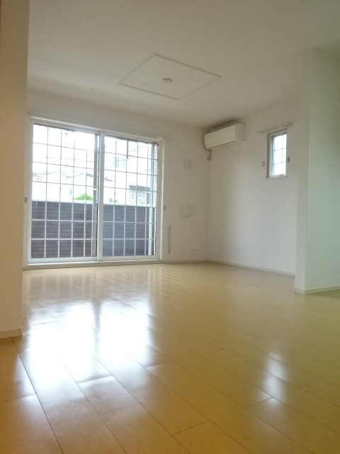 サンシャインビレッジアゼリアＢの居間・リビング|居室・リビング