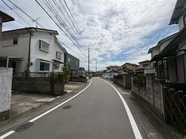 貴志川町前田　中古戸建の前面道路含む現地写真
