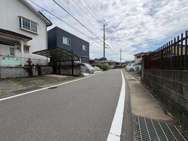貴志川町前田　中古戸建の前面道路含む現地写真