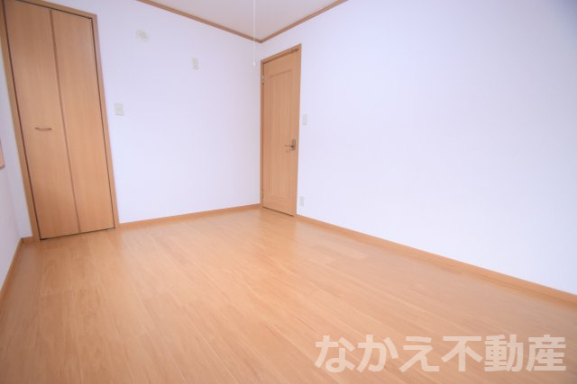 【寝室】 | 落ち着いた色調の寝室です
