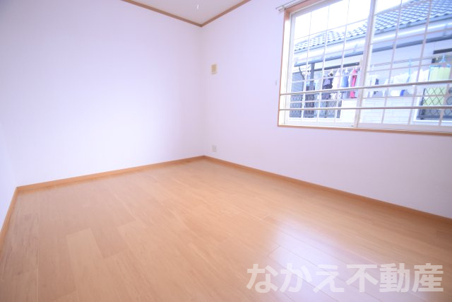 【寝室】 | 広くて明るい寝室