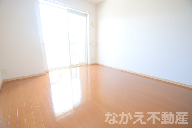 【寝室】 | 広くて明るい寝室