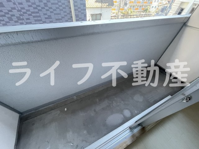 あかねハイツのバルコニー|外からの目が気にならないバルコニーで洗濯物が干せます