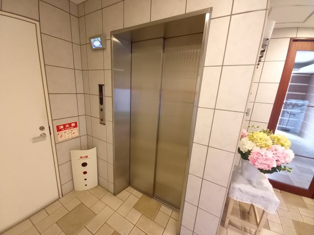 オルタンシア下山手のロビー