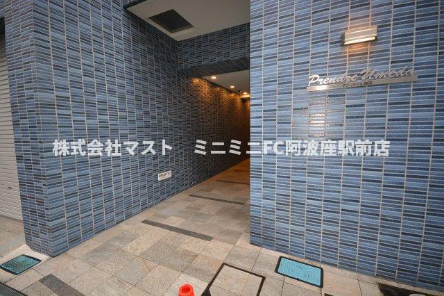 プランドール梅田のエントランス