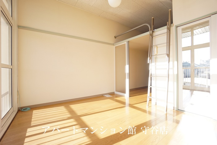 レオパレスエントピアSSの居間・リビング