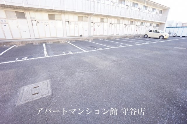 レオパレスエントピアSSの駐車場