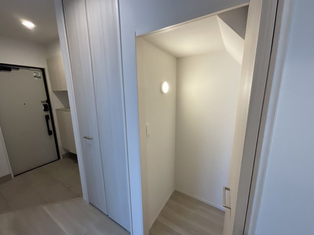 【内装】 | アミティ屋敷町 | 階段下の収納です
