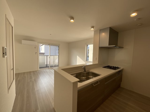 【居間・リビング】 | アミティ屋敷町 | 15.3帖のLDKです