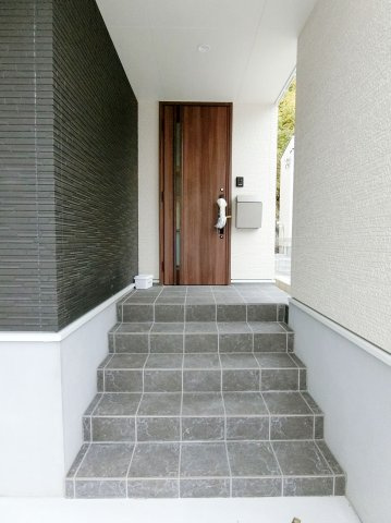 広島市南区堀越2丁目　新築一戸建て(全5棟)の玄関|きれいな玄関です