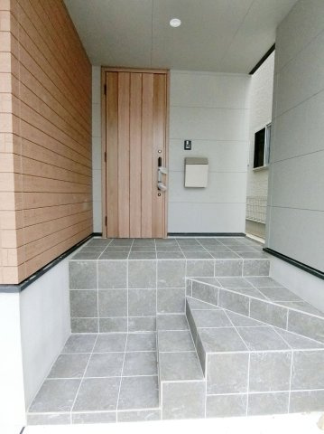 広島市南区堀越2丁目　新築一戸建て(全5棟)の玄関|きれいな玄関です