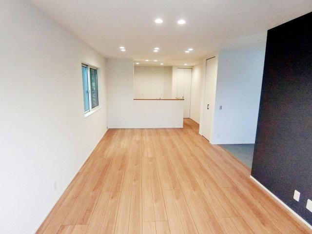 広島市南区堀越2丁目　新築一戸建て(全5棟)の居間・リビング|こちらの居間で趣味の時間をお楽しみください
