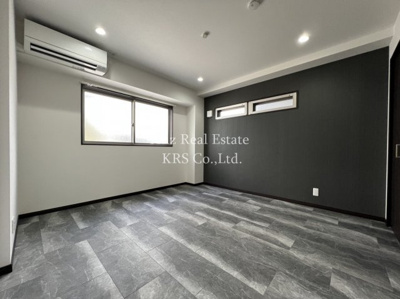 【洋室】 | CoLaBo江戸堀 | 2面採光で明るいお部屋！ダウンライトがおしゃれ！