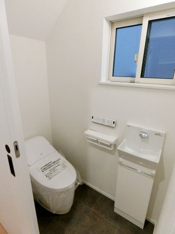 広島市南区堀越2丁目　新築一戸建て(全5棟)のトイレ|落ち着いた色調のトイレです