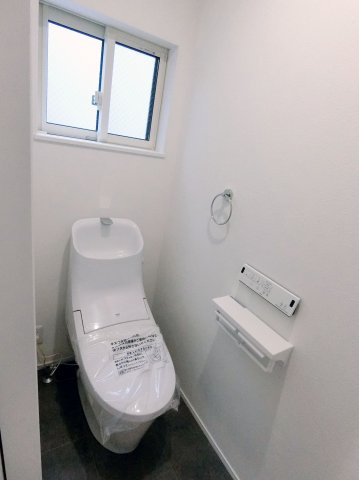 広島市南区堀越2丁目　新築一戸建て(全5棟)のトイレ|清潔感のあるトイレです