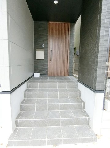 広島市南区堀越2丁目　新築一戸建て(全5棟)の玄関|きれいな玄関です