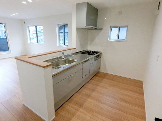 広島市南区堀越2丁目　新築一戸建て(全5棟)のキッチン|機能性収納性に溢れるキッチン。毎日楽しくお料理が出来そうです。