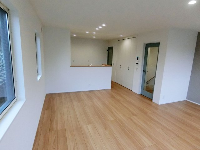 広島市南区堀越2丁目　新築一戸建て(全5棟)の居間・リビング|リビングです