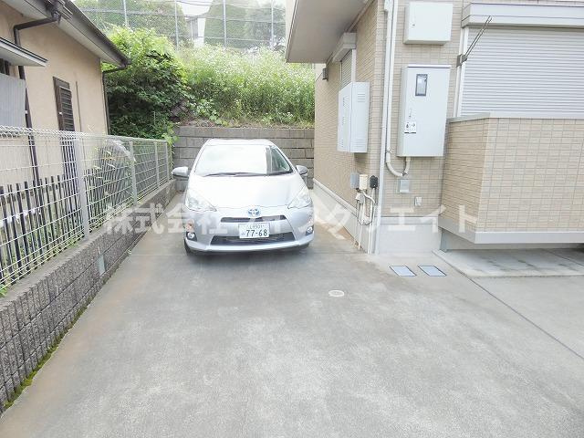 ローズ・クレストの駐車場