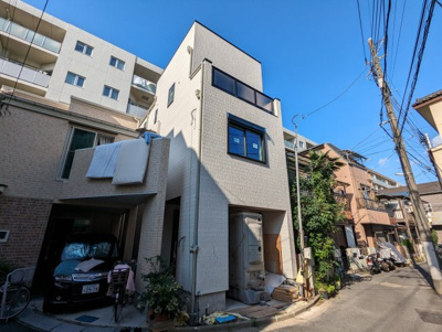 【外観】 | 墨田区文花２丁目の新築戸建 | 足場外れました。完成間近です！