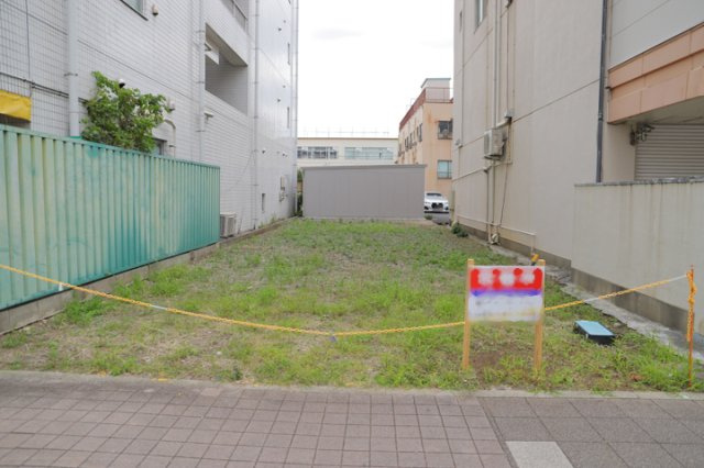 【外観】 | 土地購入を検討されている場合、境界杭がない状態で購入してしまうと境界確定測量をする必要があり、費用がかかります。購入の前に、売主、隣土地所有者立ち合いのもと境界を確定し境界杭を設置するのがベストです。