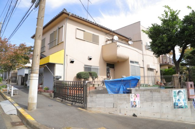 【外観】 | 家を建てる前提で土地を探している場合、地盤の丈夫さは譲れない条件の一つです。地盤が脆弱だと追加工事が必要となります。また、過去に地盤沈下や液状化現象を起こした土地は、できるだけ避けた方がいいでしょう。