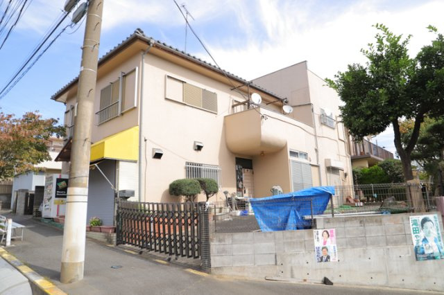 【外観】 | 人が暮らすうえで日光は大切な要素となります。日当たりの良さは譲れないポイントですね。併せて近くに大きな建築物の建築予定がないか、あるいはそれが可能な土地が近くにないか事前に確認することもお勧めします。