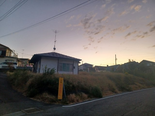 【外観】 | 土地購入を検討されている場合、境界杭がない状態で購入してしまうと境界確定測量をする必要があり、費用がかかります。購入の前に、売主、隣土地所有者立ち合いのもと境界を確定し境界杭を設置するのがベストです。