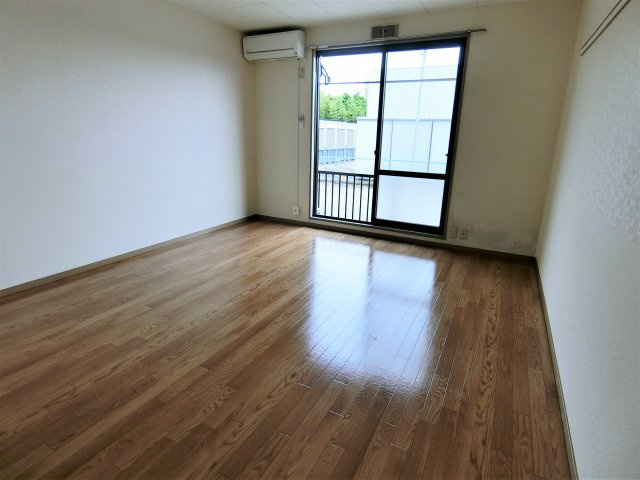 ガーデンハイツSSの洋室