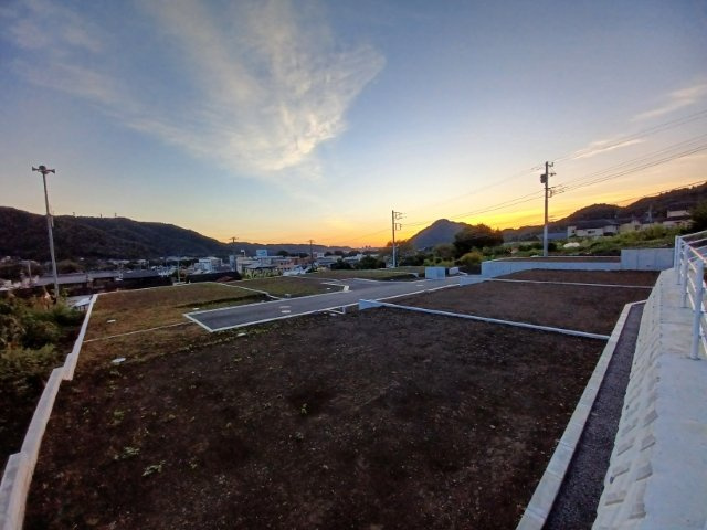 【外観】 | 土地の面積＝住宅面積ではありません。建ぺい率の問題などで、土地のある場所によって住宅を建てられる面積は限られています。高さもしかり、「土地」という言葉の中には、建築条件も含まれると考えておきましょう。