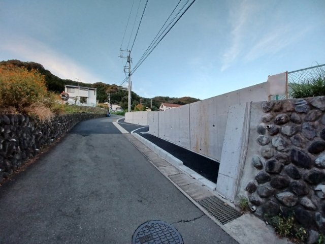 【外観】 | 物件の詳細については、現地を見てわかること以外に、役所や法務局などで調べないとわからないことがあります。そのため、現地に行く場合は、もしこの物件を買ったらどのような生活ができるかをイメージしましょう。
