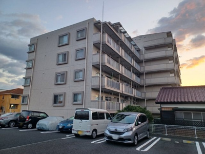 【現況写真】 | ダイヤモンドマンション愛甲石田 | 景色重視でお家選ぶをするとスーパーが遠い！学校が遠い！など生活をするうえで利便性で困ることもあります。まず一度現地を見学する際に、周辺の施設などがあるかを確認し、暮らし始めた後のことを想像しましょう。