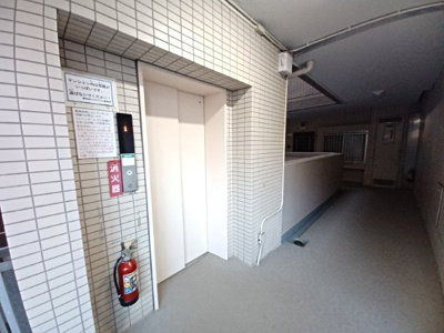 【内装】 | ダイヤモンドマンション愛甲石田 | 共用部分は、一棟の建物に住む区分所有者全員が共同で所有するとし、共用部分の管理、補修などは、区分所有者で形成される管理組合が行います。個人の判断で勝手に変更することはできませんので覚えておきましょう。