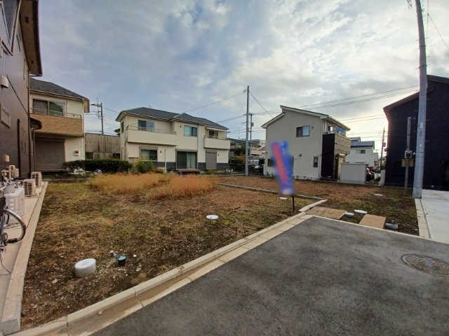 【外観】 | 土地の形が極端に長細かったり、狭小地、あるいは道路との高低差がある傾斜地だった場合、後々売ろうとしても買い手がつかない場合もあります。後々、売却することになった時に価値の下がらない土地を選びましょう。