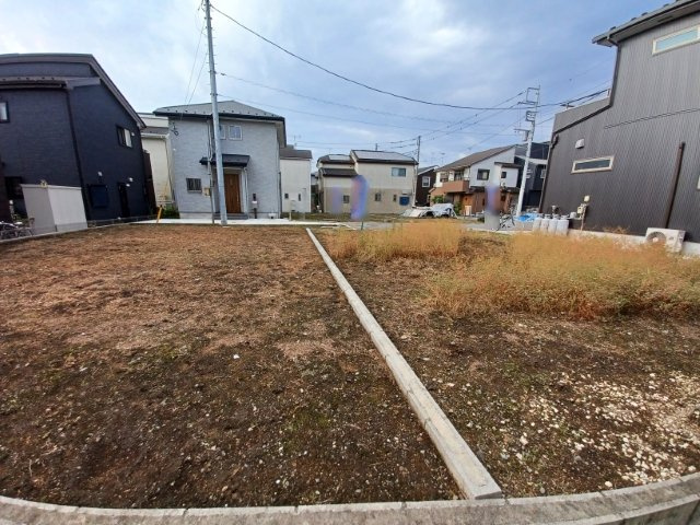 【外観】 | 土地の前の道路に消火栓が設置されていることがあります。この場合、道路交通法第45条第1項により、駐車禁止の場所が指定されています。そのため、車庫などの駐車スペースをつくることができない場合があります。