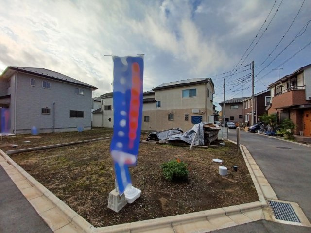 【外観】 | 隣家の土地はどうなっているのか、生活利便施設が近くにあるのか、学校まで近いかなど、お客様のライフスタイルにあわせたイメージが重要です。また、近くにあると困る施設が近くにないかも確認するといいでしょう。