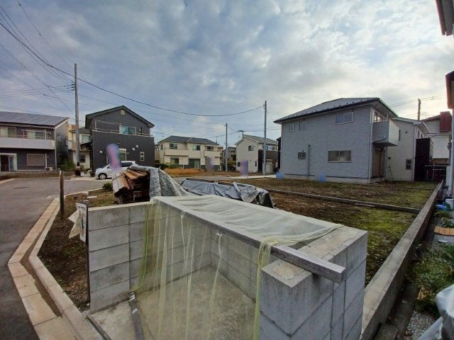 【外観】 | 土地購入を検討されている場合、境界杭がない状態で購入してしまうと境界確定測量をする必要があり、費用がかかります。購入の前に、売主、隣土地所有者立ち合いのもと境界を確定し境界杭を設置するのがベストです。