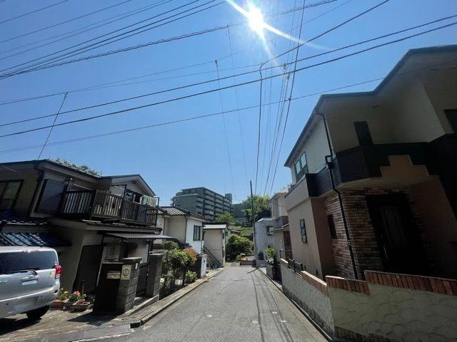【展望】 | 土地の地勢が高台の場合、景色が綺麗にみることができ、景色にこだわってお家探ししている方におすすめです！また平坦地よりも風通しがいいというメリットがあります。デメリットもあるので是非現地でご確認下さい。