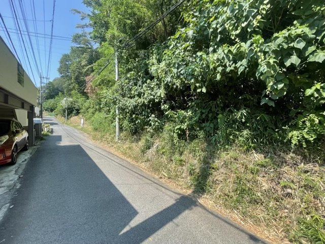 【外観】 | 物件の詳細については、現地を見てわかること以外に、役所や法務局などで調べないとわからないことがあります。そのため、現地に行く場合は、もしこの物件を買ったらどのような生活ができるかをイメージしましょう。