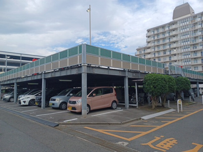 【駐車場】 | ゾンネンハイム第一南林間 | 駐車場と明記されていても、最小スペースでつくられた駐車場だと大型車は駐車できなかったり、出入りしにくくなったりする可能性があります。お車のサイズと購入したい物件の駐車場のサイズを現地で確認しましょう。