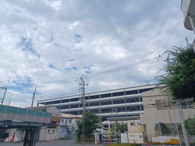 【展望】 | ゾンネンハイム第一南林間 | 眺望の良さを楽しめるダイニングキッチンで家族団らんの時間を過ごしてはいかがでしょうか。バルコニーから見える景色を家族で眺める時間は、時間が経つのを忘れてしまいそうですね。是非、現地を見に行きましょう！