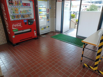 【エントランス】 | ゾンネンハイム第一南林間 | 正面玄関であるエントランスは、マンションにおいては訪問者が最初に訪れる部分でもあり、第一印象を決める顔ともいえる場所です。他にも住民の方々が快適に過ごせるよう、安全上の設備や利便性が充実させています。