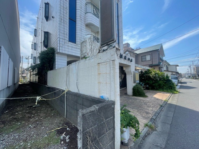 【外観】 | 過去にその土地が工場やガソリンスタンドだった場合、土壌汚染の可能性があります。過去の用途は、不動産会社のほか、各市町村の役場でも確認が可能です。売土地の地歴が気になる場合は当社までお問い合わせ下さい。