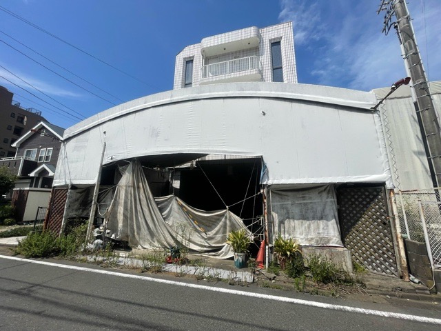 【外観】 | 土地購入を検討されている場合、境界杭がない状態で購入してしまうと境界確定測量をする必要があり、費用がかかります。購入の前に、売主、隣土地所有者立ち合いのもと境界を確定し境界杭を設置するのがベストです。